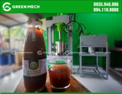 Nước ép trái nhàu được ép từ máy ép thủy lực